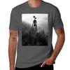 Siren Head im Kiefernwald Berg Schwarzer Rucksack T-Shirt Weihnachten Lässiges T-Shirt