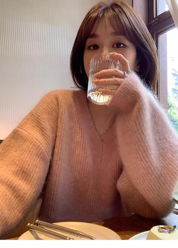 Women's High-End White V-Neck Pullover Sweater - Soft, Loose, Cozy Knit for Autumn/Winter Layering