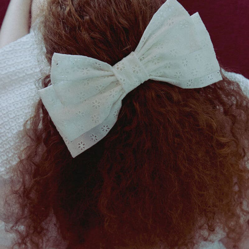 

Elizabeth Moments Flower Triple Eyelet Ribbon Hair Pin ONE