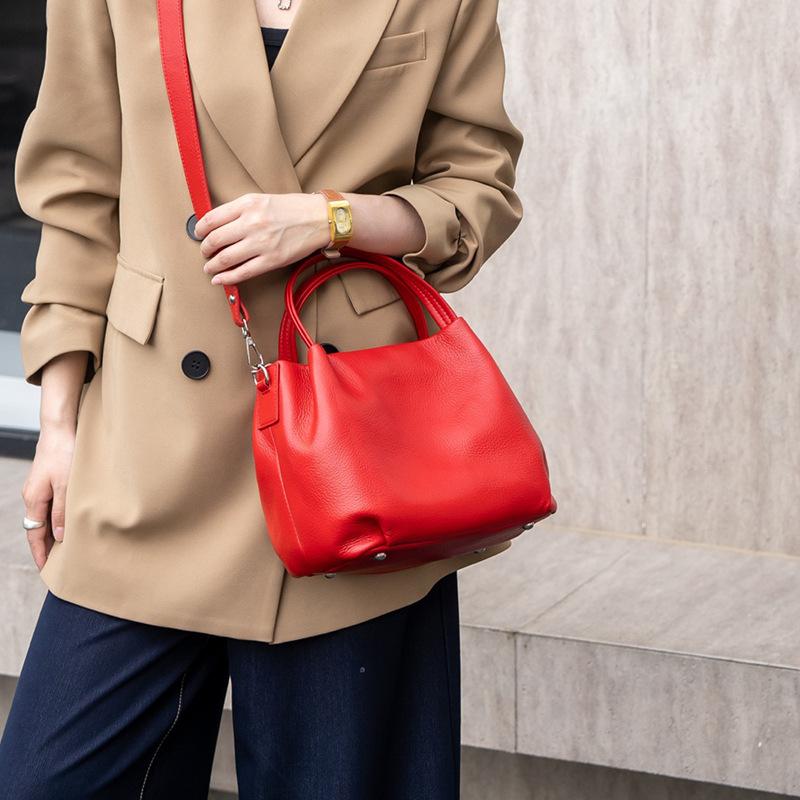 

New leather pleated first layer cowhide women s bag cloud bag women s premium handbag red messenger shoulder bag Length 30cm Height 20cm Width 9cm красный