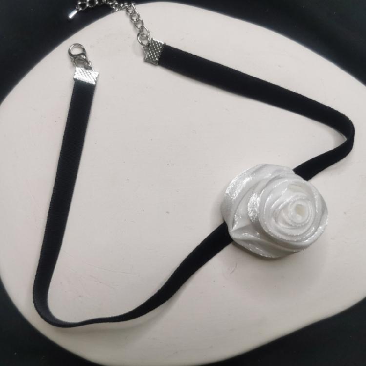 Bohemian Flowers Velvet Elegant Rose Necklet Clavicle Chain Autumn and Winter