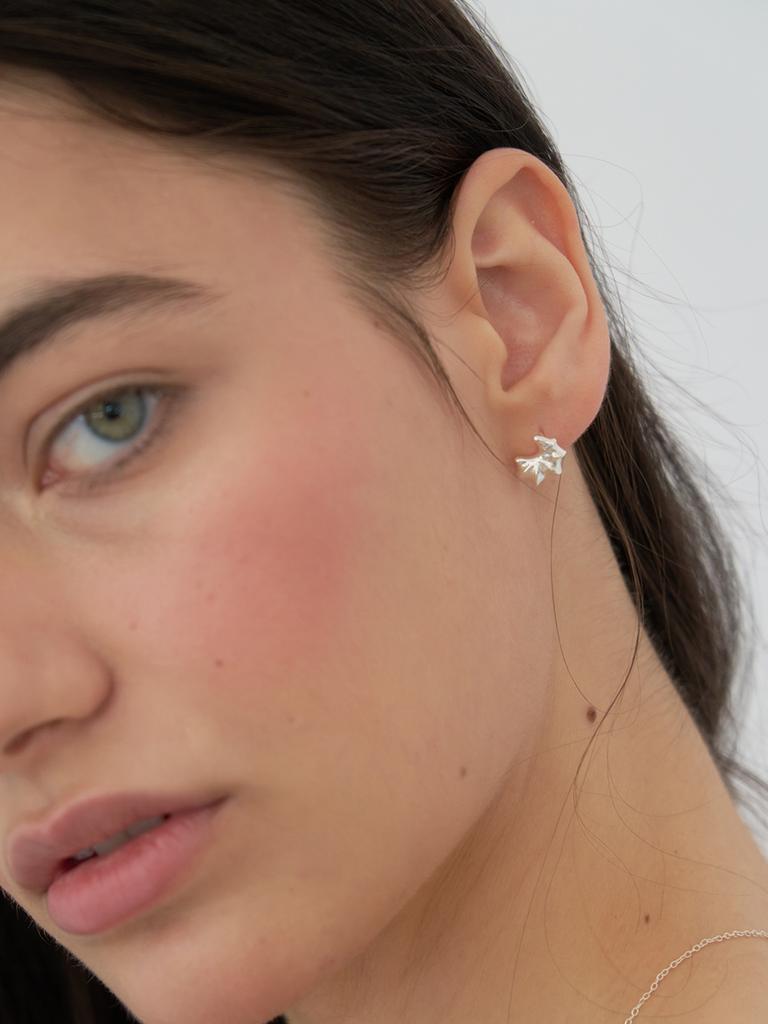 Still Instant Shell Spark Earring