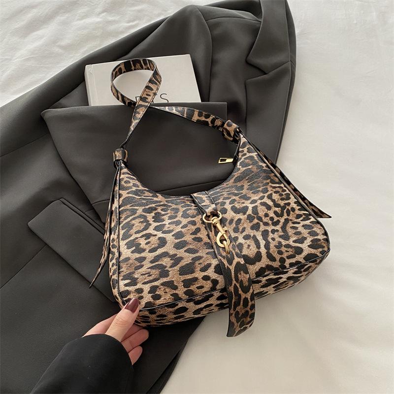 

Корейская версия модной универсальной повседневной наплечной сумки женской 2025 осень новая темпераментная текстура леопардовый принт сумка-подмышка коричневый