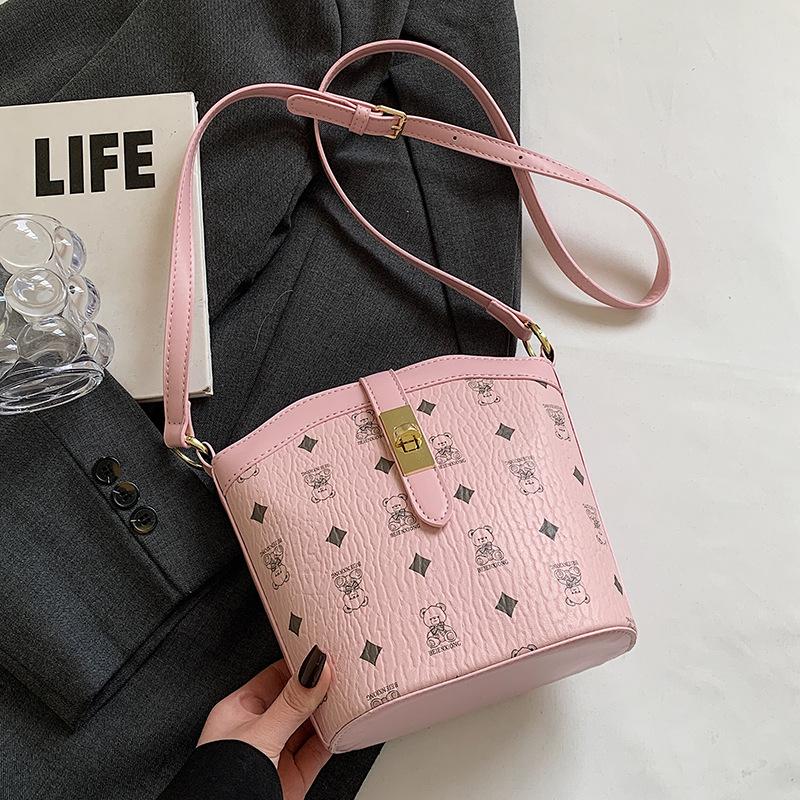 2025 new niche design fashionable temperament classic printed bucket bag commuter versatile women's casual messenger bag