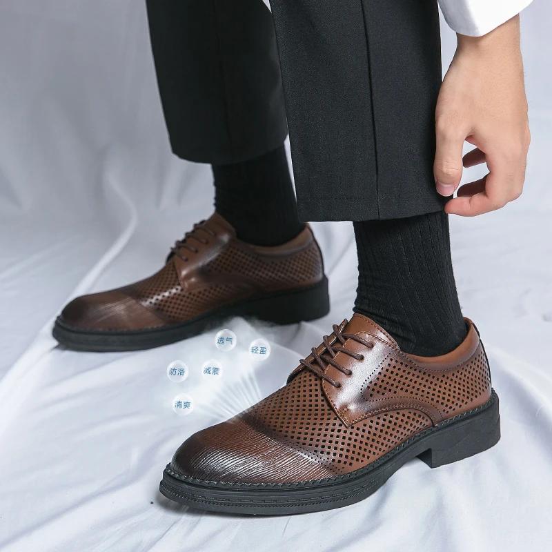 Summer New Style Perforated Men's Lace Up Pointed Oxford Shoes Fashionable Breathable Business Attire Banquet and Wedding Shoes