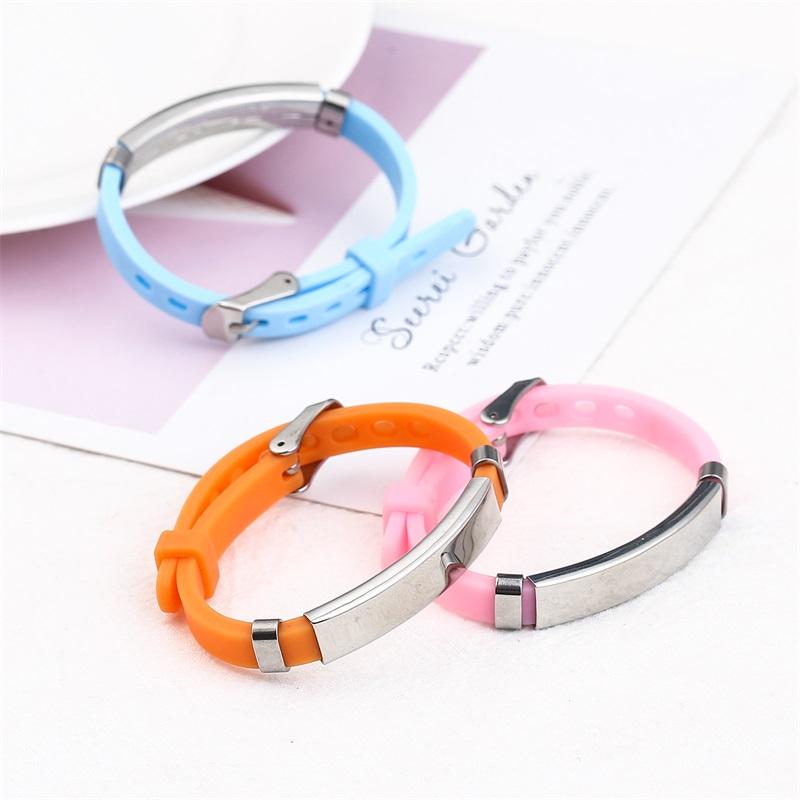 Benutzerdefiniertes Silikonarmband, individuelles Kinder-ID-Namensarmband für Mädchen, verstellbares Armband mit graviertem Namen aus Edelstahl