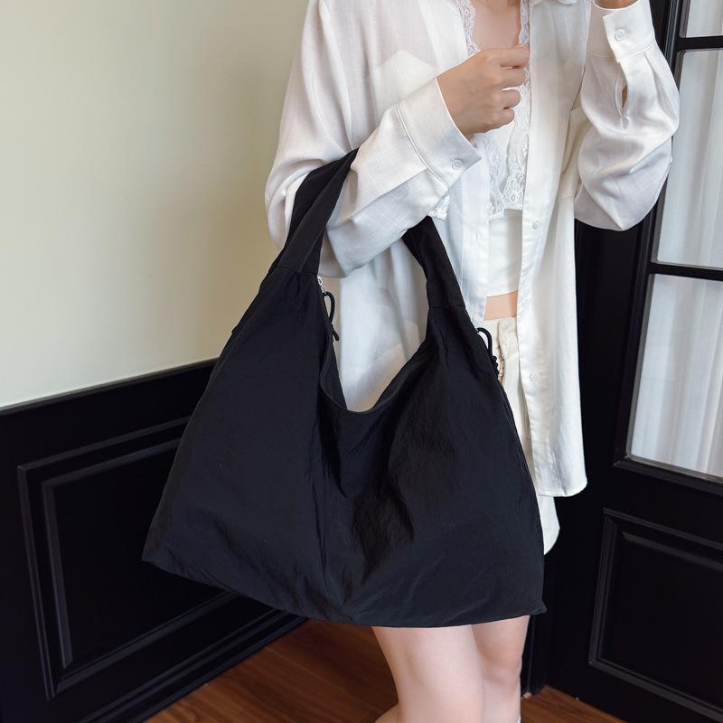 Large Capacity Popular Temperament Underarm Bag 2025 New Fashion Nylon Shoulder Bag Retro Handbag