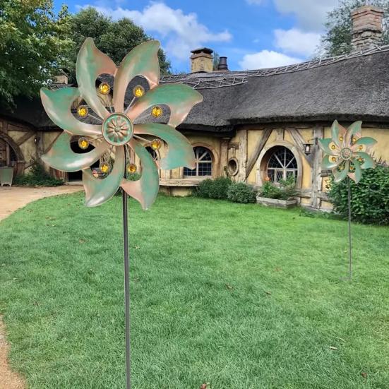 Metal Flower Wind Spinner Garden Kinetic Wind Sculpture Outdoor Retro Wind Spinner with Stake for Yard Lawn