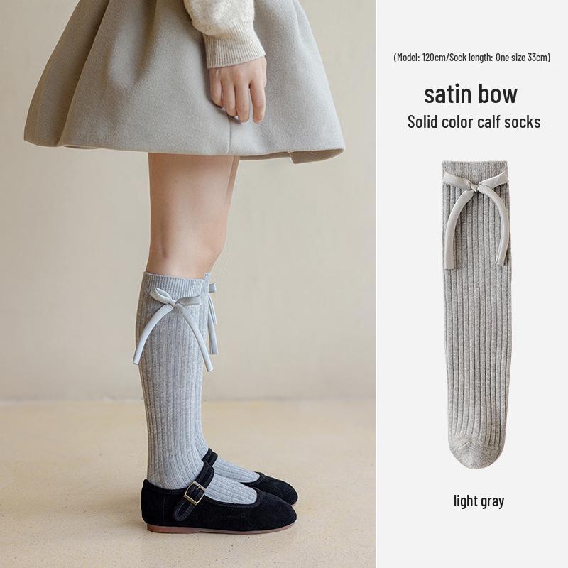 

Детские вязаные гольфы до середины икры в вертикальную полоску со сладким бантом - осенне-зимние гетры выше колена One Size светло-серый