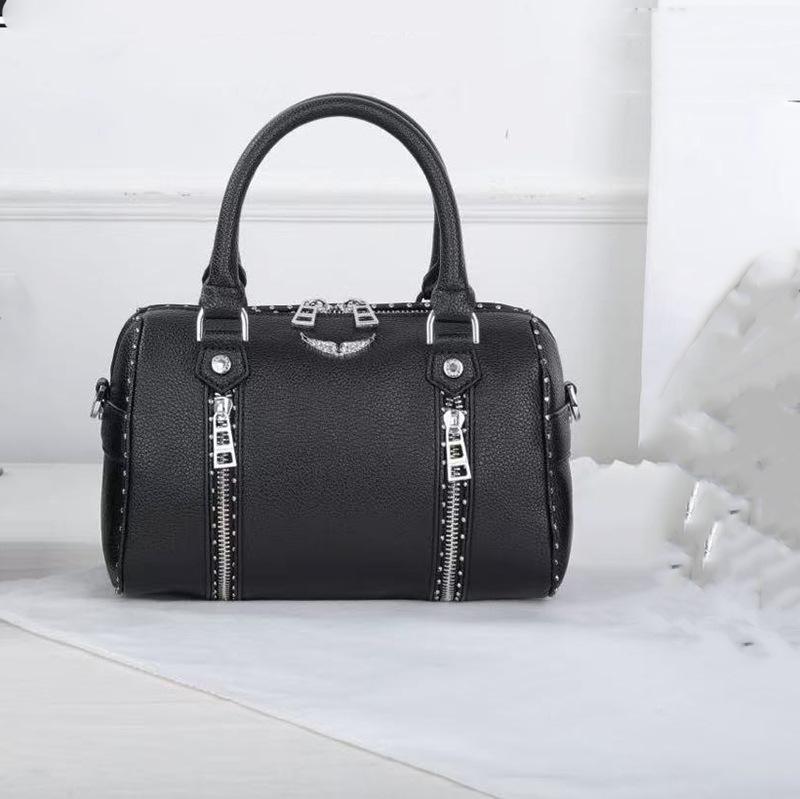 ZV Französische Schräge Umhängetasche: Vielseitige Damen-Boston-Tasche mit großem Fassungsvermögen und Nieten-Flügel-Design, Neuer Stil white