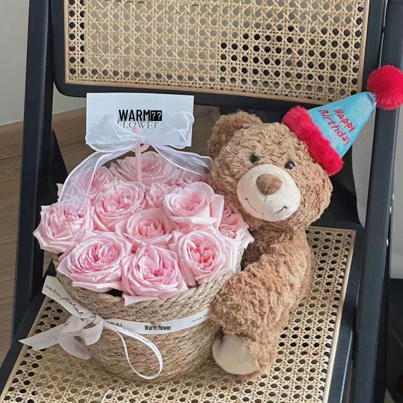 Geburtstagsstrauß: Duftende Seifenblume, Teddybär & Puppe für Freundin oder beste Freundin