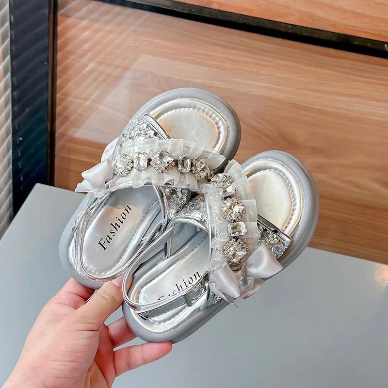 

Пляжная обувь для девочек с блестящими кристаллами, детская мода, мягкие тапочки/сандалии для отпуска, обувь принцессы для девочек, элегантный темперамент 26