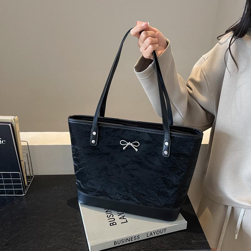 2025 Women's Large-Capacity High-End Fashion Tote: Autumn/Winter Single-Shoulder Versatile Commuter Bag