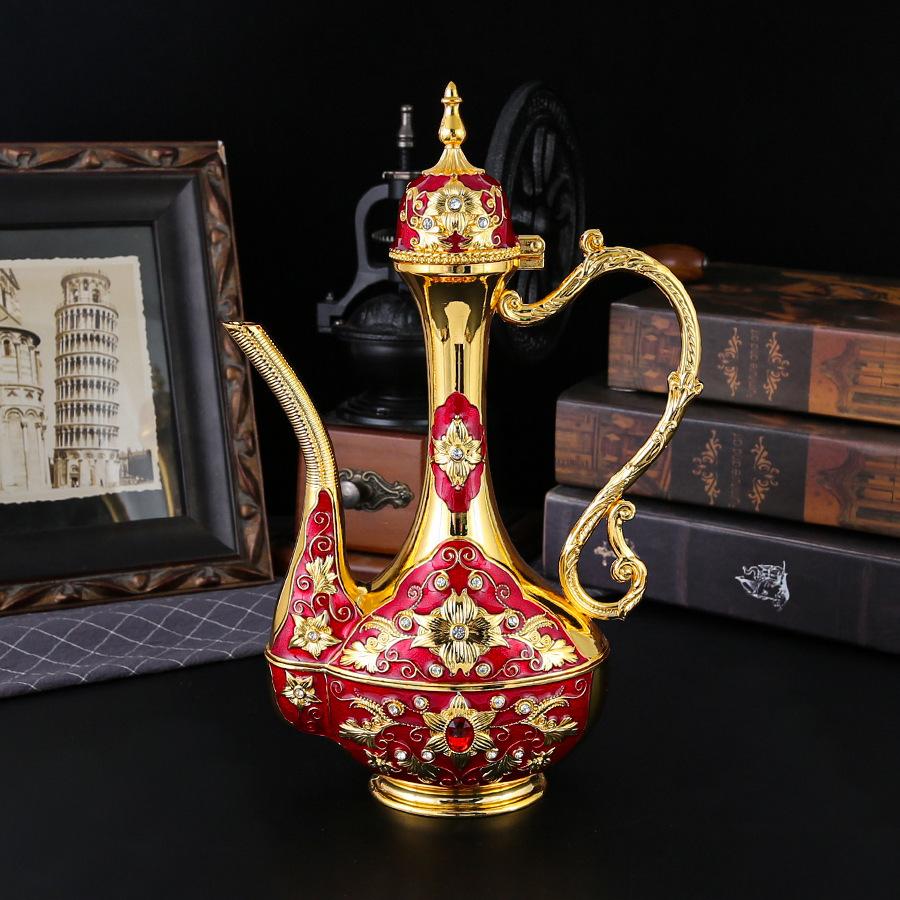 Europäisches Light Luxury Weinset, Hofstil Heim-Schreibtisch-Dekoration, Retro Zinklegierung Exquisites Weinglas Weinkrug Set