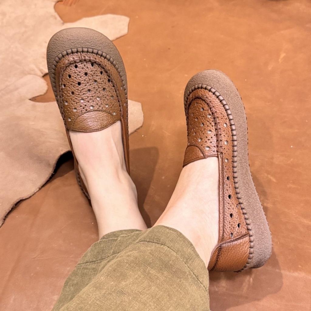 Sandals Comfort Soft Mom's Shoes Flat Sole Women's Shoes Hollow Genuine Leather Shoes Middle-aged Mother's Loafers Shoes