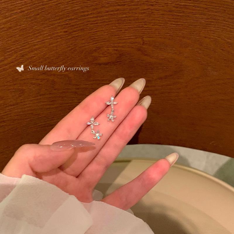 

Изысканные серьги-пусеты в виде цветка с цирконом: Уникальный, Высококлассный, Без пирсинга, Клипсовый дизайн для женщин