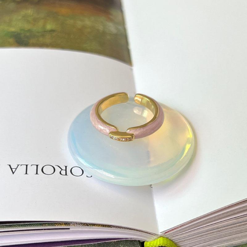 

Flower Contemporary Design Adjustable Ring For Women With Gorgeous Butterfly And Dazzling Details Pearl J5534