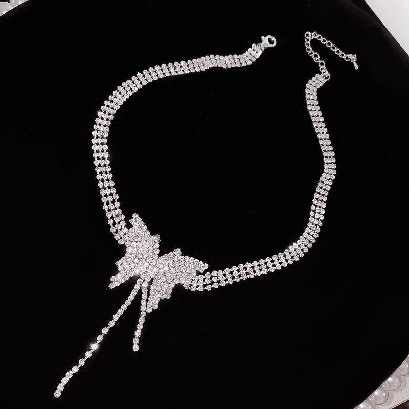 Elegantní evropský a americký módní náhrdelník: Luxusní styl s luxusním provedením a všestranným designem