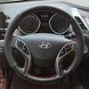 Handgenähte rutschfeste schwarze Leder-Kohlefaser-Lenkradabdeckung für Hyundai Elantra Avante i30 2012-2016