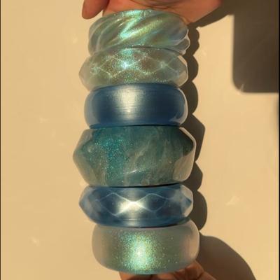 Glänzende blaue Harz Armreifen Schmuck Geometrische Acryl Hyperbel Vintage Mode Armbänder für Frauen Rund Pulseras Mujer