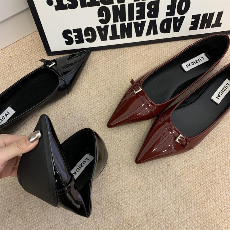 2025 Spring and Autumn New Fashion Versatile Evening Breeze French Pointed Black Single Shoes Women's Shoes Temperament Patent Leather
