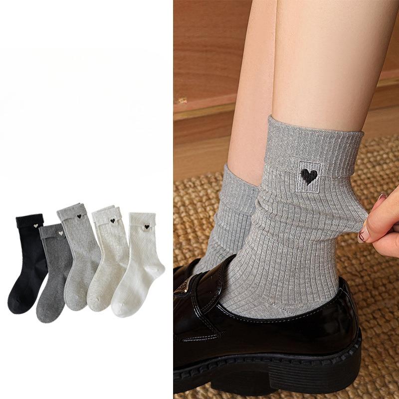 Female Spring and Autumn Love Embroidery Sweat Breathable Boneless In The Tube Pile Pile Cotton Socks