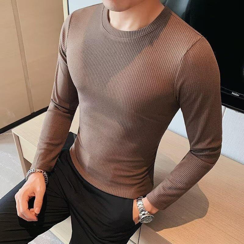 Herren Slim Fit Langarm T-Shirt mit dunklen Streifen und Rundhalsausschnitt