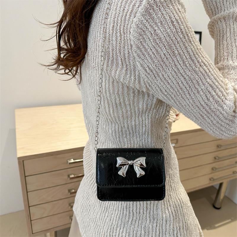 Chic Casual Small Square Crossbody Bag For Women With Fashionable Chain Detail In Elegant Black Silver White And Pink Shades