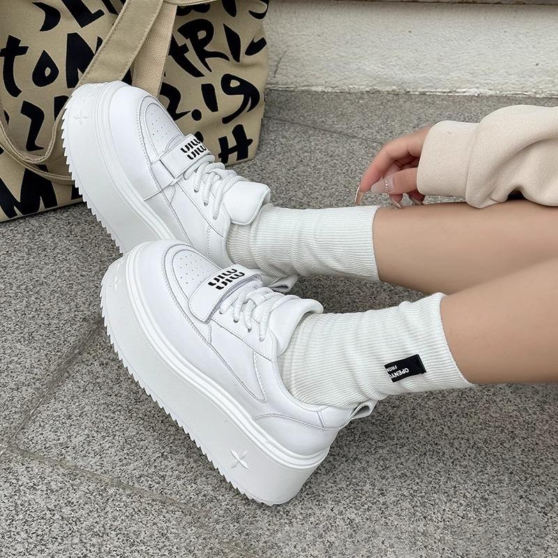 Platform white shoes women's 2025 autumn and winter new versatile small height-increasing muffin shoes lightweight casual sports board shoes