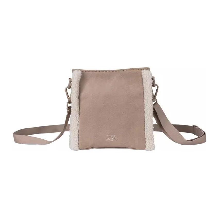 

New Anta Life Collection Fabric Shoulder Bag Crossbody Bag Women s Khaki 192418122-2 18.0*5.1*18.0CM