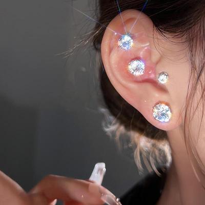 Lussuose Clip per Orecchie di Cristallo per Orecchie Non Forate - Design di Nicchia Chic, Tendenza 2022.
