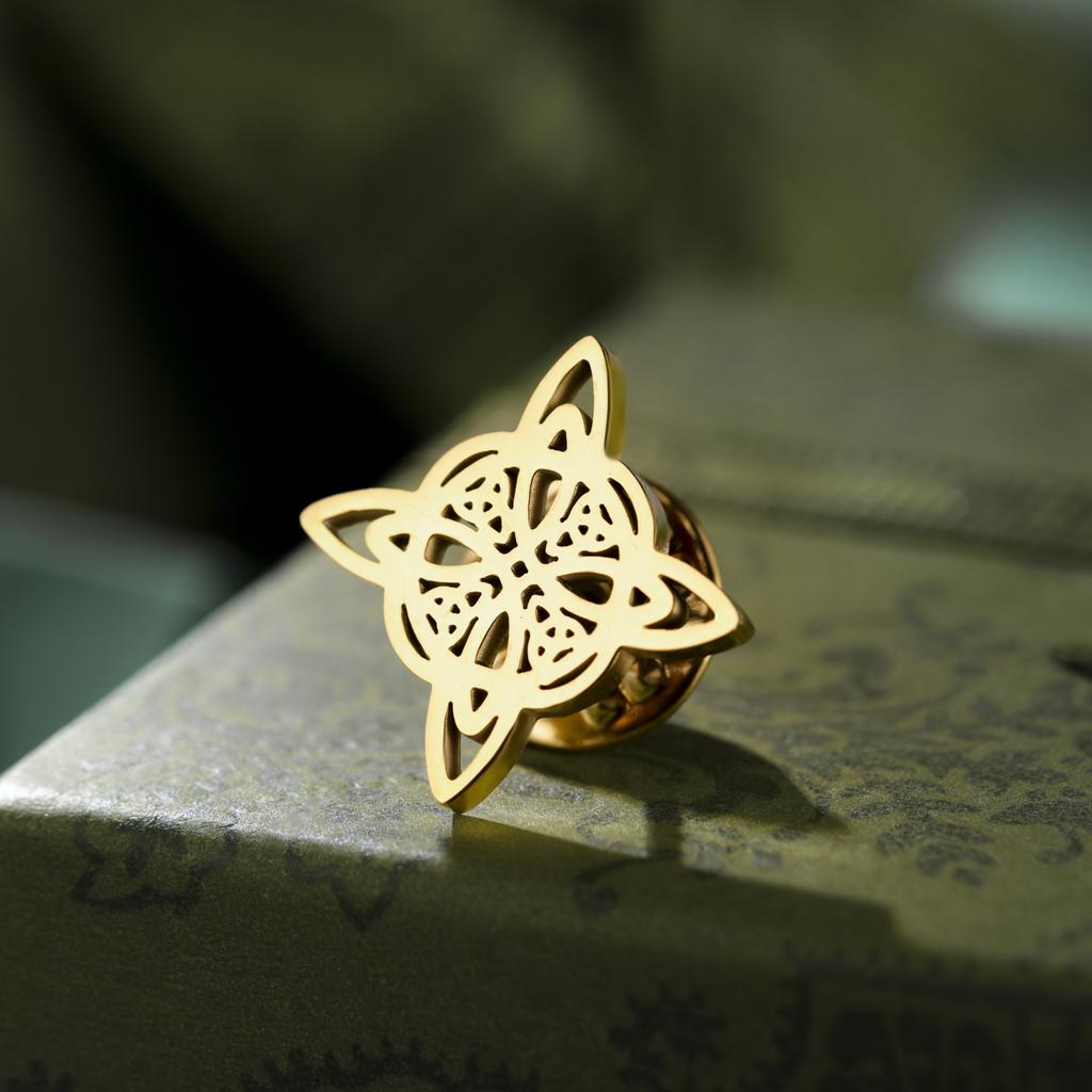LIKGREAT Vintage Witch Knot Brooch for Women Men Stainless Steel Celtics Knot Pin Badge Wicca Protection Amulet Lapel Pins Gift