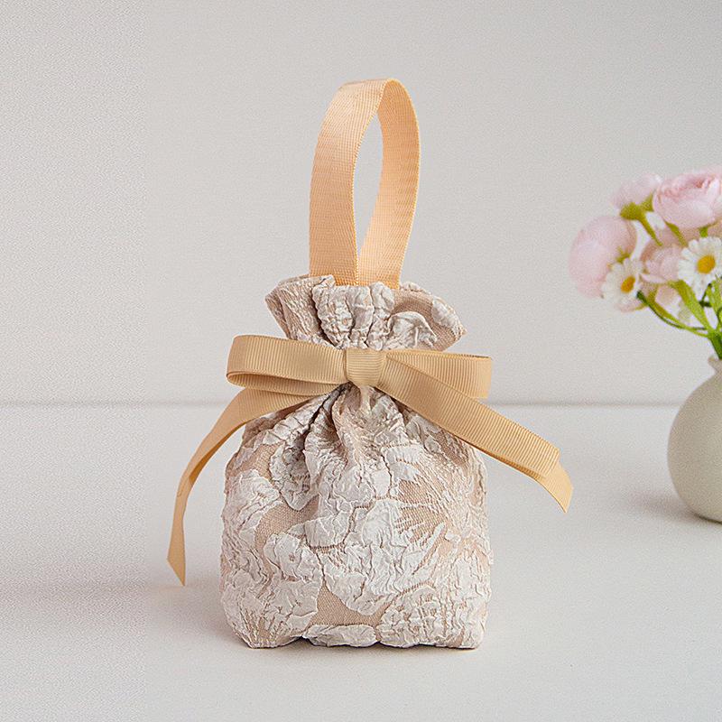 Elegant Chinese Wedding Candy Bags and Handheld Boxes for High-Value Party Favors