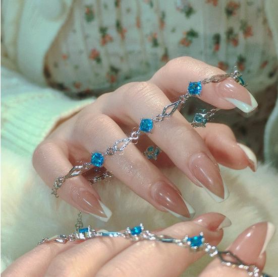Lingguang Retro Carved Flower Diamond Bracelet - Rhombus Love, Korean Japanese Fashion, Versatile Women s Jewelry.