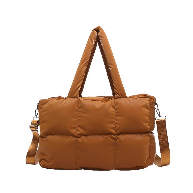 

Оптовая нишевая модная персонализированная пуховая куртка, космическая сумка, трендовая универсальная, высококлассная, на одно плечо, мессенджер, женская сумка коричневый