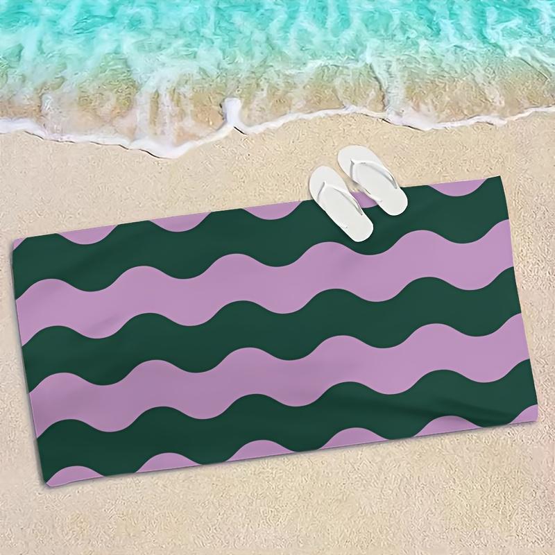 Lila & Grünes Wellenmuster Strandtuch – Retro Geometrisches Design, Schnelltrocknend, Saugfähig für Strand & Täglichen Gebrauch