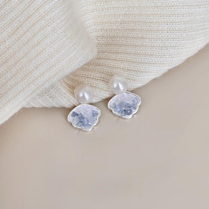 Zircon crystal pearl fan-shaped fringed stud earrings exquisite fashion small fresh earrings niche high-end earrings