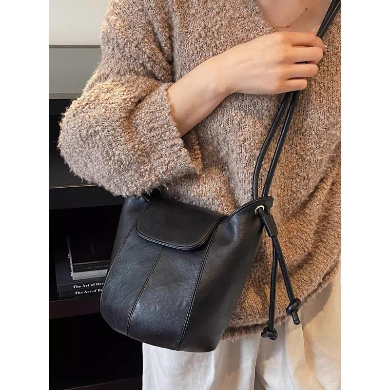 Fashion New Niche Design New Women's Bucket Bag Retro Simple High Sense Versatile Women's Shoulder Bag