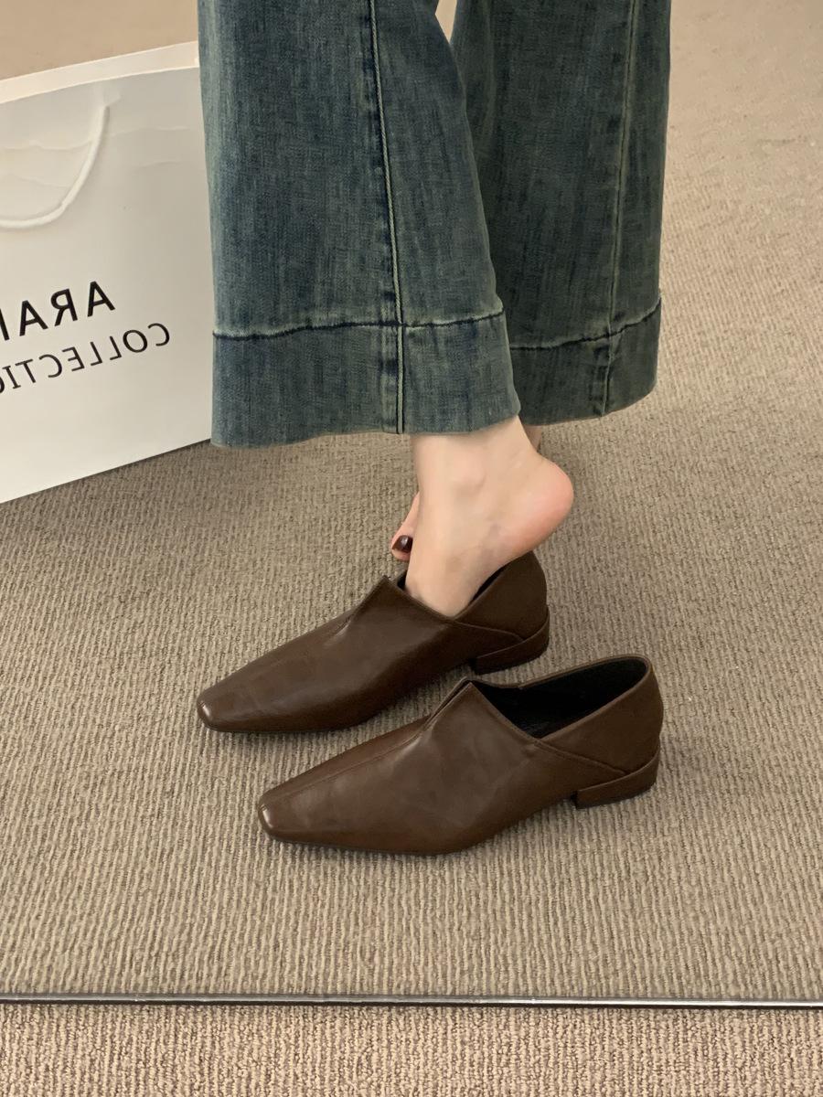 

Retro British style square head small leather shoes are versatile, commuting is not tiring, low-heeled loafers, lazy people pedal single shoes. 39 темно-коричневого кольору