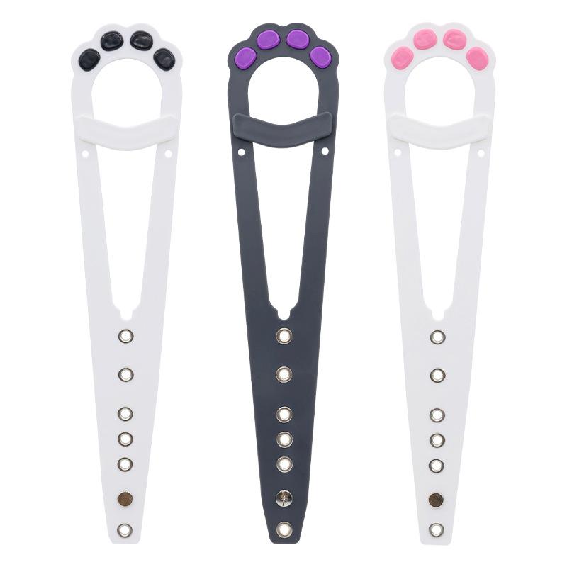 A Cat-elastic Door Lock with A Cat Door Bracket Latch To Prevent Dogs From Entering