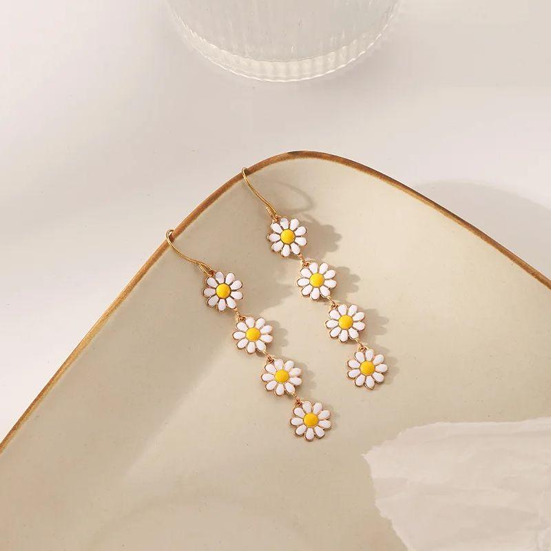Orecchini pendenti con fiori margherita in stile coreano per le donne Orecchini lunghi colorati alla moda con girasole dolce Orecchini quotidiani per ragazze