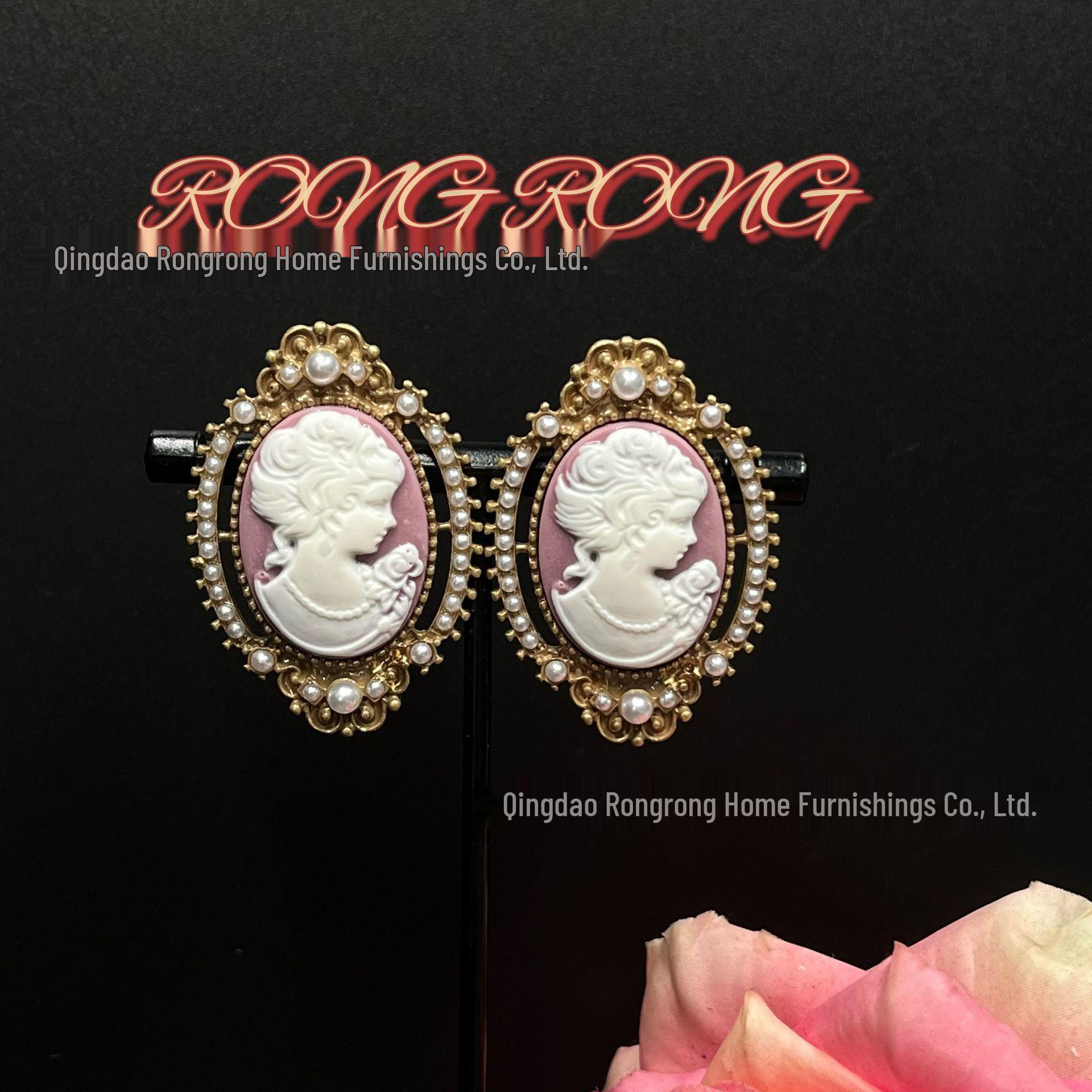 

Вінтажні італійські червоно-білі намиста