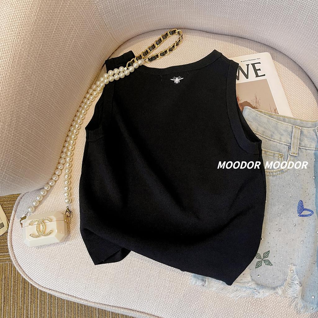 French Retro White Sleeveless Knitted Vest for Women In Summer Embroidery Outside with High-end and Pure Erotic Top