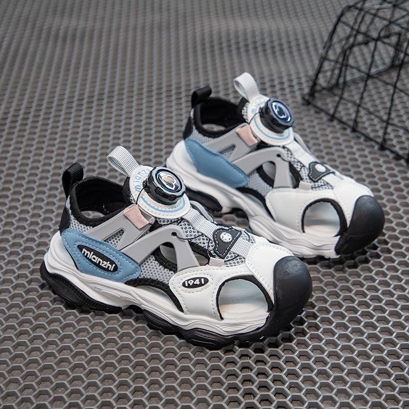 2025 Sommer neue Kindersandalen weiche Sohle atmungsaktiv rutschfest verschleißfest Strandschuhe drehbare Knopfschuhe ab einem Stück