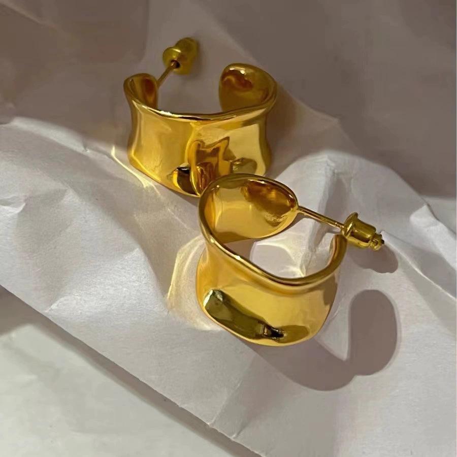 Metal Smooth Three-Dimensional Simple Large Earrings, Women'S Design Sense, Advanced Exaggeration, Unique Stud Earrings