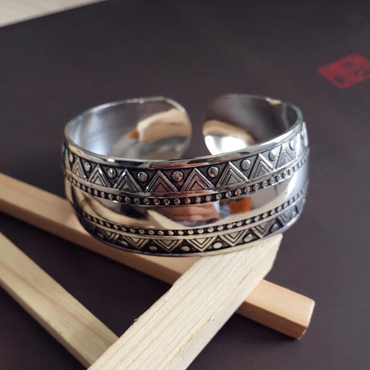 Bohemian Etnický Styl Retro Stříbrný Široký Náramek pro Ženy Vyřezávaný Květ Otevírací Módní Náramek Boho Vintage Šperky