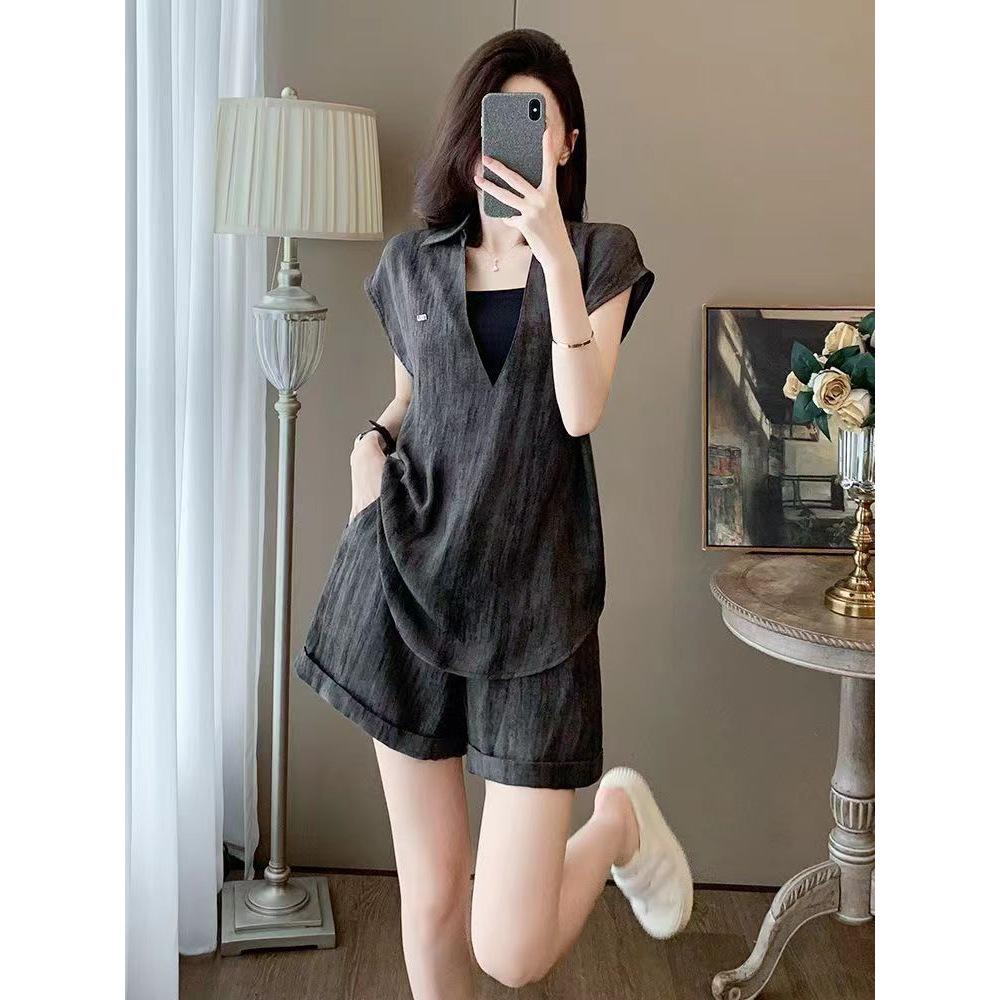 Retro Chic Summer Suit: Slimming V-Neck Top & High-Waisted Shorts Set