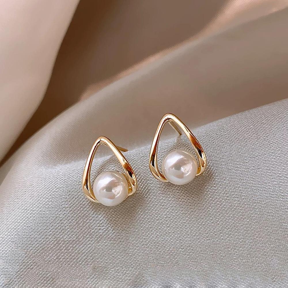 Light Luxury Pearl Stud Earrings Celebrity Temperament Flower Earrings Elegant High-end Earrings