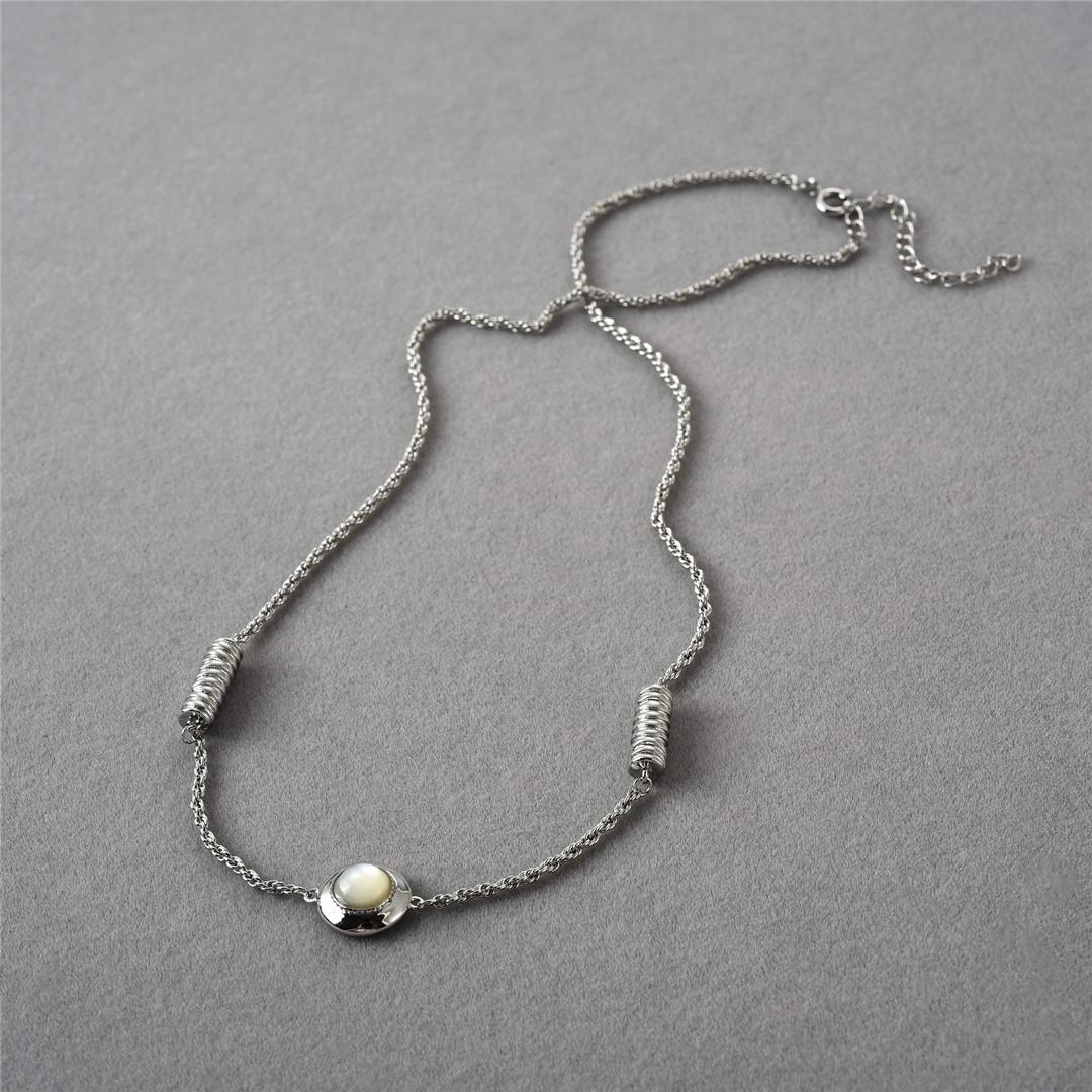 

Personalized Unique Copper Plated 18K Real Gold Inlaid With Black Agate White Shell Rope Knot Twist Collarbone Chain Niche Fashion Necklace