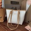 Large-capacity bag to work, new casual class, shoulder texture, fashionable and versatile commuter tote bag, autumn